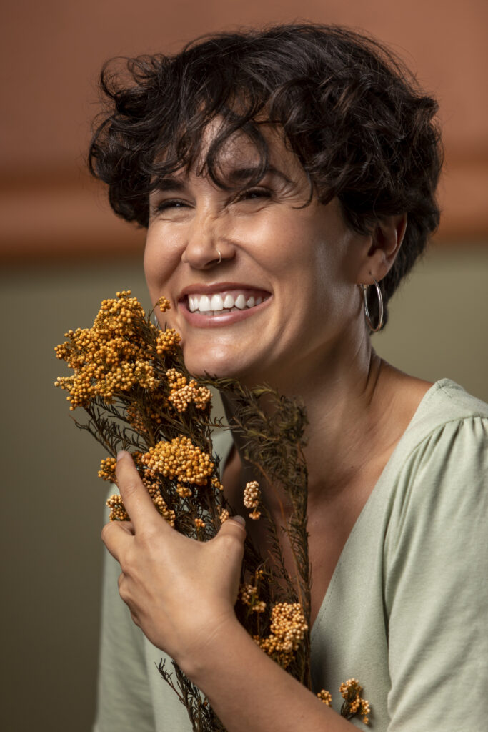close-up-happy-woman-holding-flowers